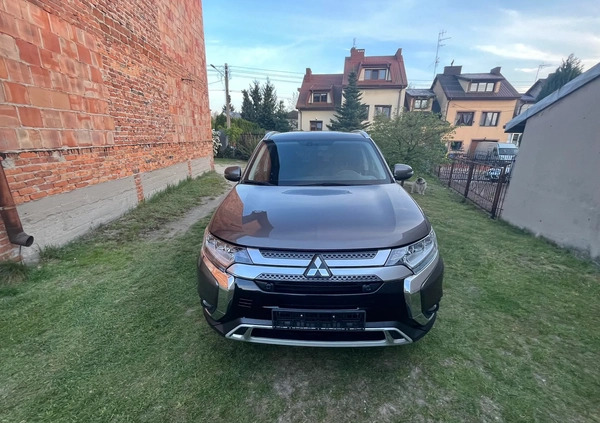 Mitsubishi Outlander cena 75900 przebieg: 68000, rok produkcji 2019 z Brzeziny małe 211